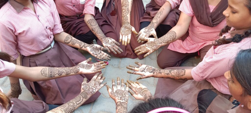 कानपुर देहात मेंहदी प्रतियोगिता