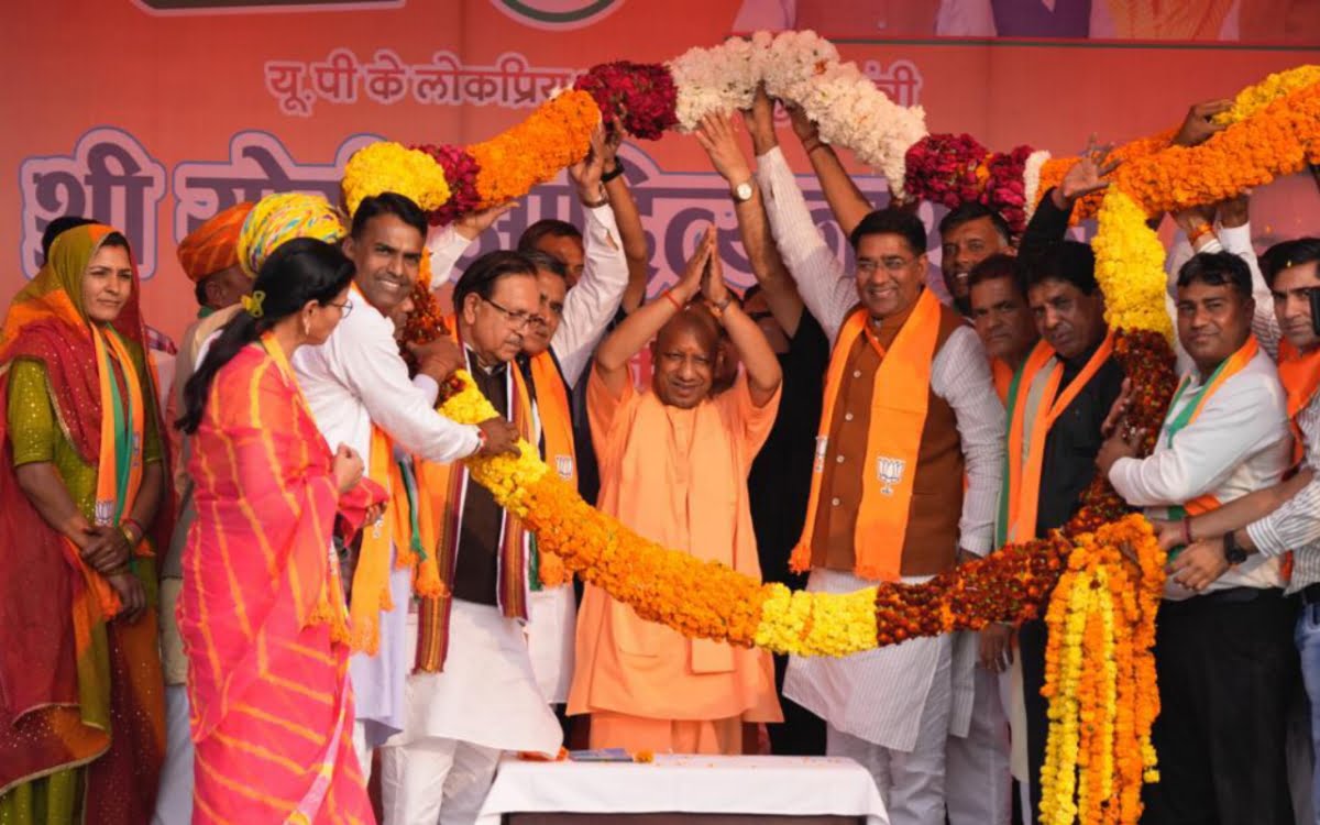 योगी आदित्यनाथ 