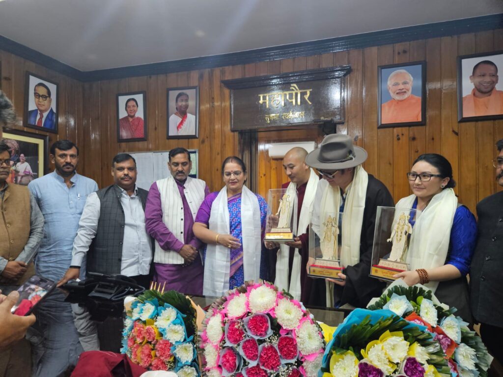 महापौर लखनऊ की तिब्बत के सांसदों से भेंट
