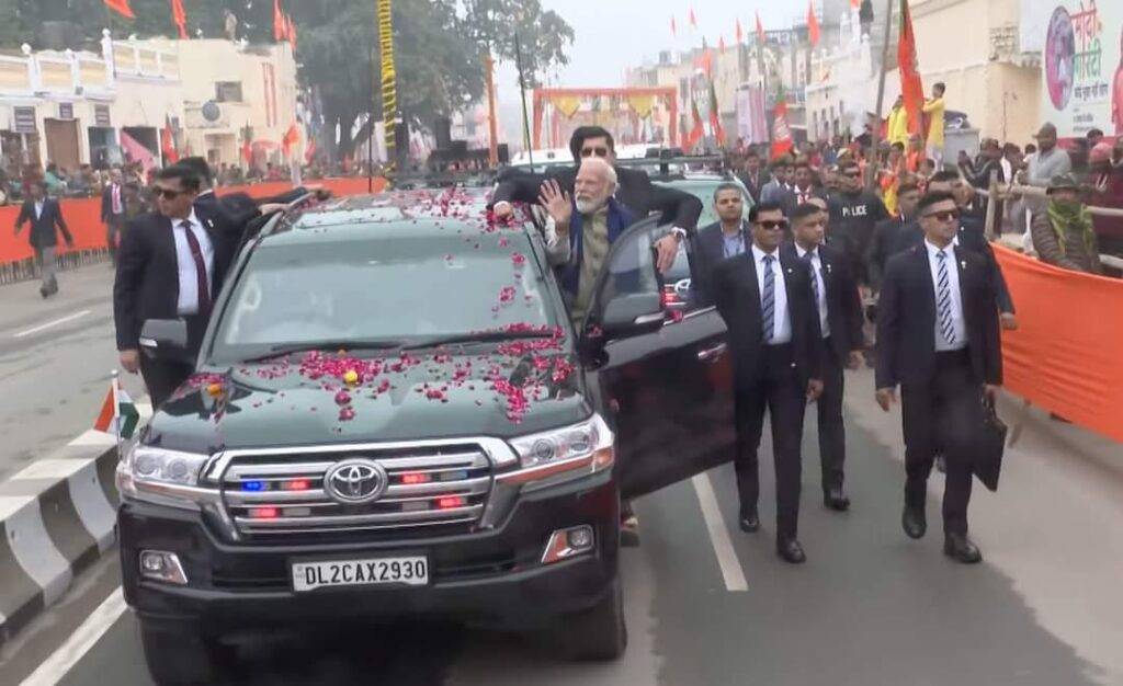 अयोध्या में मोदी का भव्य स्वागत 