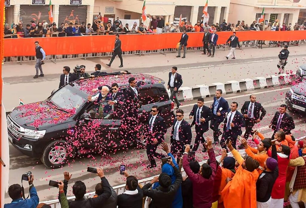 अयोध्या में मोदी का भव्य स्वागत
